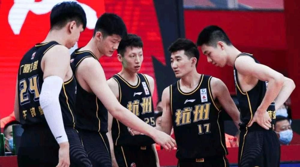 史密斯-罗阿尔特塔：我认为他所经历的是90%的足球运动员必须经历的一部分，现在这些都已经被他装进了背包。